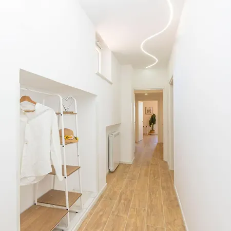 Apartman Key To House